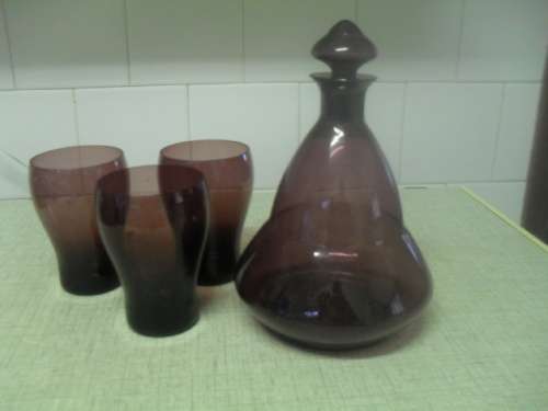 *# A VINTAGE AMETHYST GLASS CORDIAL GLASS AND DECANTER SET of THREE