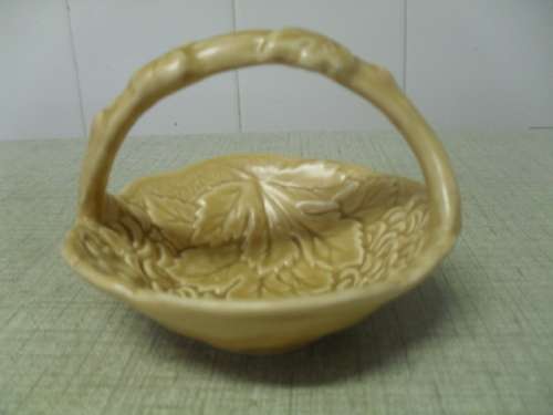 *#VINTAGE SYLVAC TRINKET CERAMIC BASKET - England 2108 -8cm high, 11cm opening