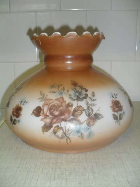 (JE) A GORGEOUS VINTAGE FLORAL MILK GLASS CEILING LAMP BULBOUS SHADE -opening 21.5cm height 21cm