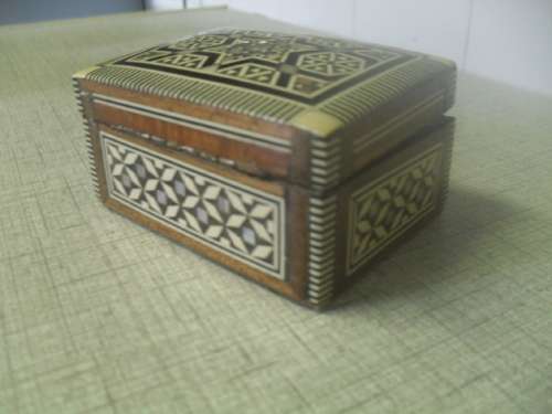 (ja) A GORGEOUS VINTAGE EGYPTIAN MOTHER OF PEARL INLAY JEWELERY BOX = 8.5x6.5x4cm