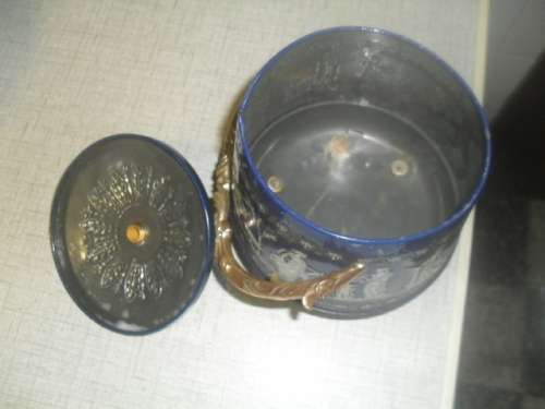 (JAR) VINTAGE WEDGEWOOD STYLE - BISCUIT BARREL METAL TIN Feet & Handle incl 21cm high Base 14cm wide