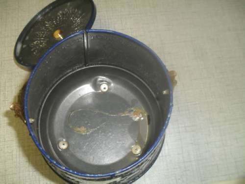 (JAR) VINTAGE WEDGEWOOD STYLE - BISCUIT BARREL METAL TIN Feet & Handle incl 21cm high Base 14cm wide