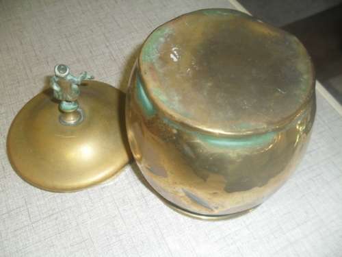 (JE0)  A VINTAGE BRASS PIPE TABACCO JAR with DICKENS FIGURAL HANDLE ON LID