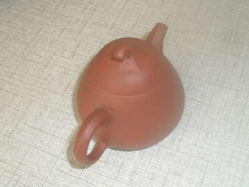 (srRrr)   A GORGEOUS MINATURE CHINESE CLAY TEA POT -marked 8cm high wdt pt cir 21cm