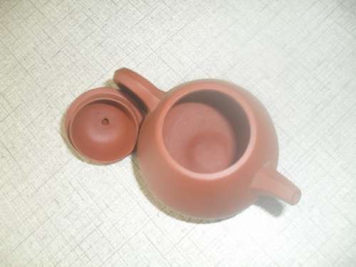(srRrr)   A GORGEOUS MINATURE CHINESE CLAY TEA POT -marked 8cm high wdt pt cir 21cm