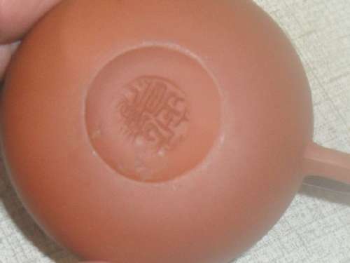 (srRrr)   A GORGEOUS MINATURE CHINESE CLAY TEA POT -marked 8cm high wdt pt cir 21cm