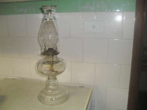 (sr) A GORGEOUS ANTIQUE VICTORIAN GLASS  EAGLE HURRICANE OIL LAMP - with a FLARED SKIRT