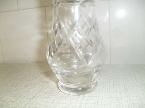 (nr)   A GORGEOUS VINTAGE CASTER SUGAR CRYSTAL AND SILVER PLATED SHAKER - 15cm tall wdt pt cir 21cm