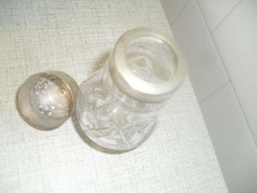 (nr)   A GORGEOUS VINTAGE CASTER SUGAR CRYSTAL AND SILVER PLATED SHAKER - 15cm tall wdt pt cir 21cm