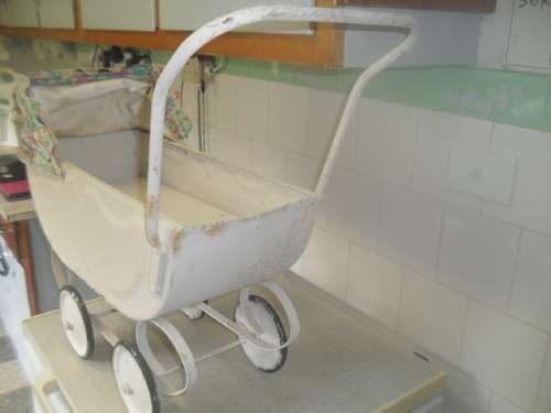 (dr) GORGEOUS ANTIQUE WELL PLAYED WITH METAL CHILDS DOLL PRAM