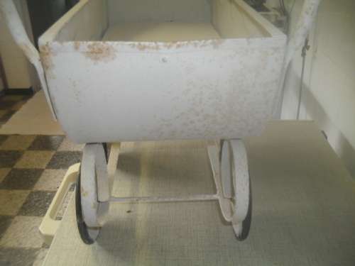 (dr) GORGEOUS ANTIQUE WELL PLAYED WITH METAL CHILDS DOLL PRAM