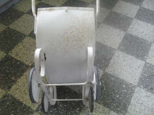 (dr) GORGEOUS ANTIQUE WELL PLAYED WITH METAL CHILDS DOLL PRAM