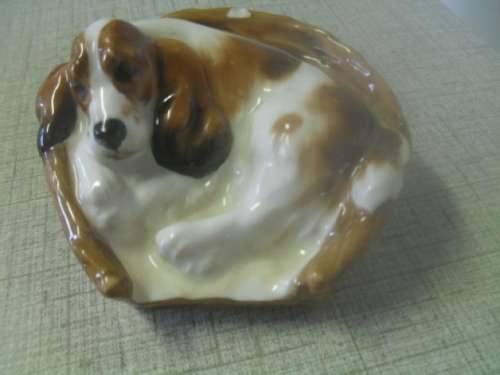 (drR) a GORGEOUS VINTAGE ROYAL DOULTON COCKER SPANIEL in a BASKET - 10X9X6cm
