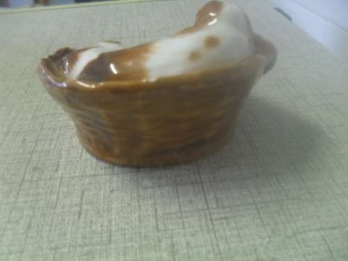 (drR) a GORGEOUS VINTAGE ROYAL DOULTON COCKER SPANIEL in a BASKET - 10X9X6cm