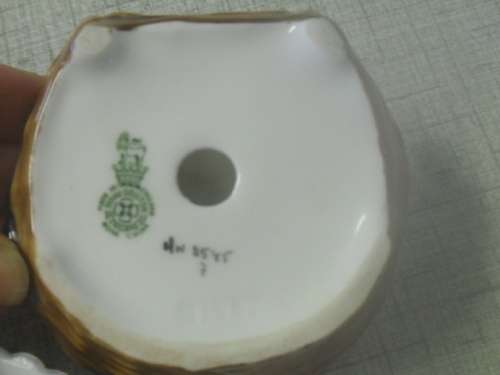 (drR) a GORGEOUS VINTAGE ROYAL DOULTON COCKER SPANIEL in a BASKET - 10X9X6cm