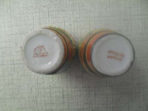 (jyrr)  A PAIR OF VINTAGE MORAIGE JAPANESE URNS.  - Ix is markded satsumrai - 8cm tall