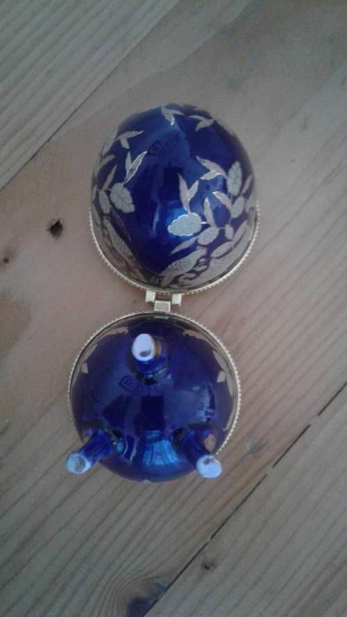 (NORR)A VINTAGE COBALT BLUE AND GOLD  PORCELAINE REPLICA HINGED FABERGE EGG with gold tone clasp.