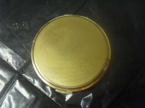 (al1)  A VINTAGE STRATTON BLACK and GOLD TONE ENAMEL FACE POWDER COMPACT - NICE CONDITION