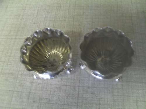 (DEr)  PAIR OF SILVER PLATED  FOOTED  MAPPIN and WEBB OPEN SALTS opening4cm, 3.5cm height incl feet.