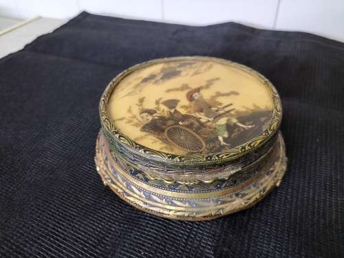 * FOOTED ANTIQUE METAL ORIENTAL JEWELLERY CASKET.