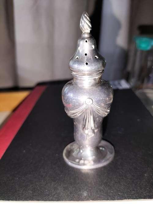A VICTORIAN BIRMINGHAM SILVER PEPPERETTE.  21gms