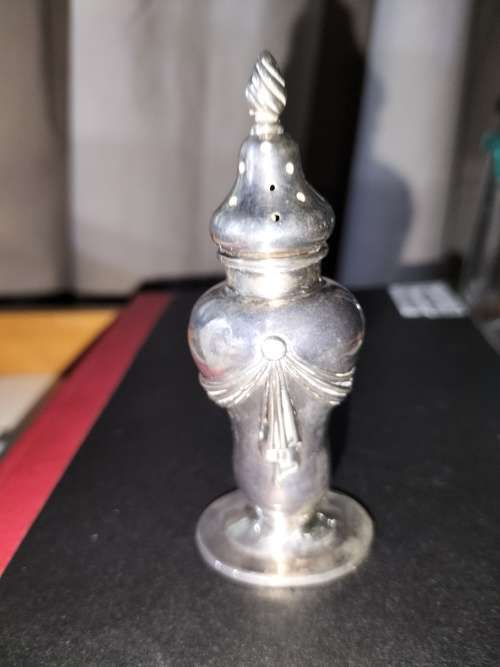 A VICTORIAN BIRMINGHAM SILVER PEPPERETTE.  21gms