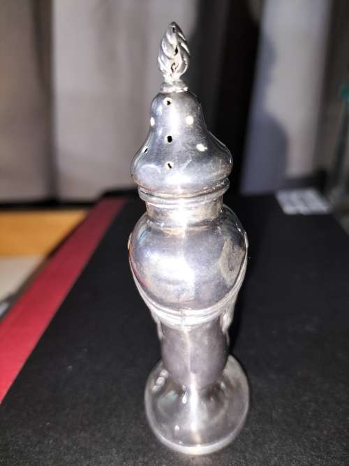 A VICTORIAN BIRMINGHAM SILVER PEPPERETTE.  21gms