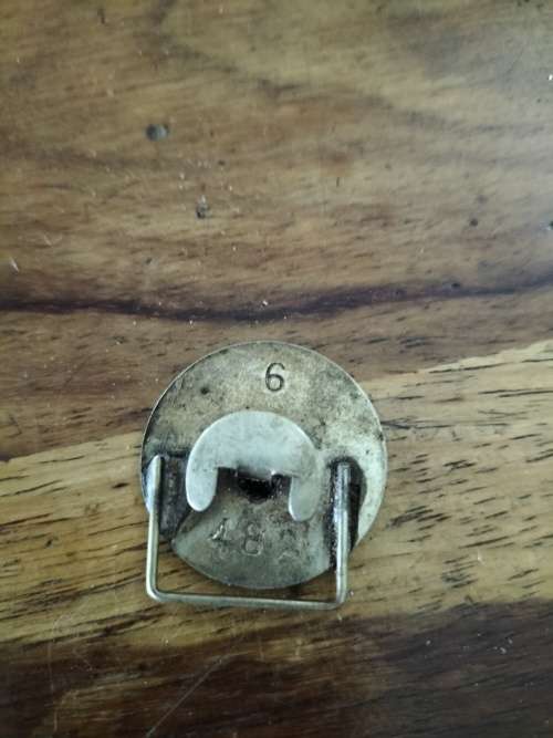 An unknown metal medal on service op diens.