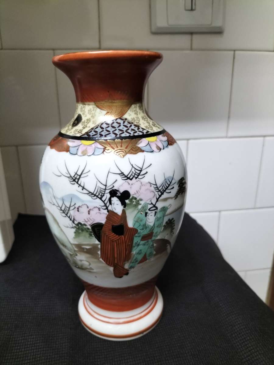 *##A LARGE VINTAGE CHINESE CERAMIC URN