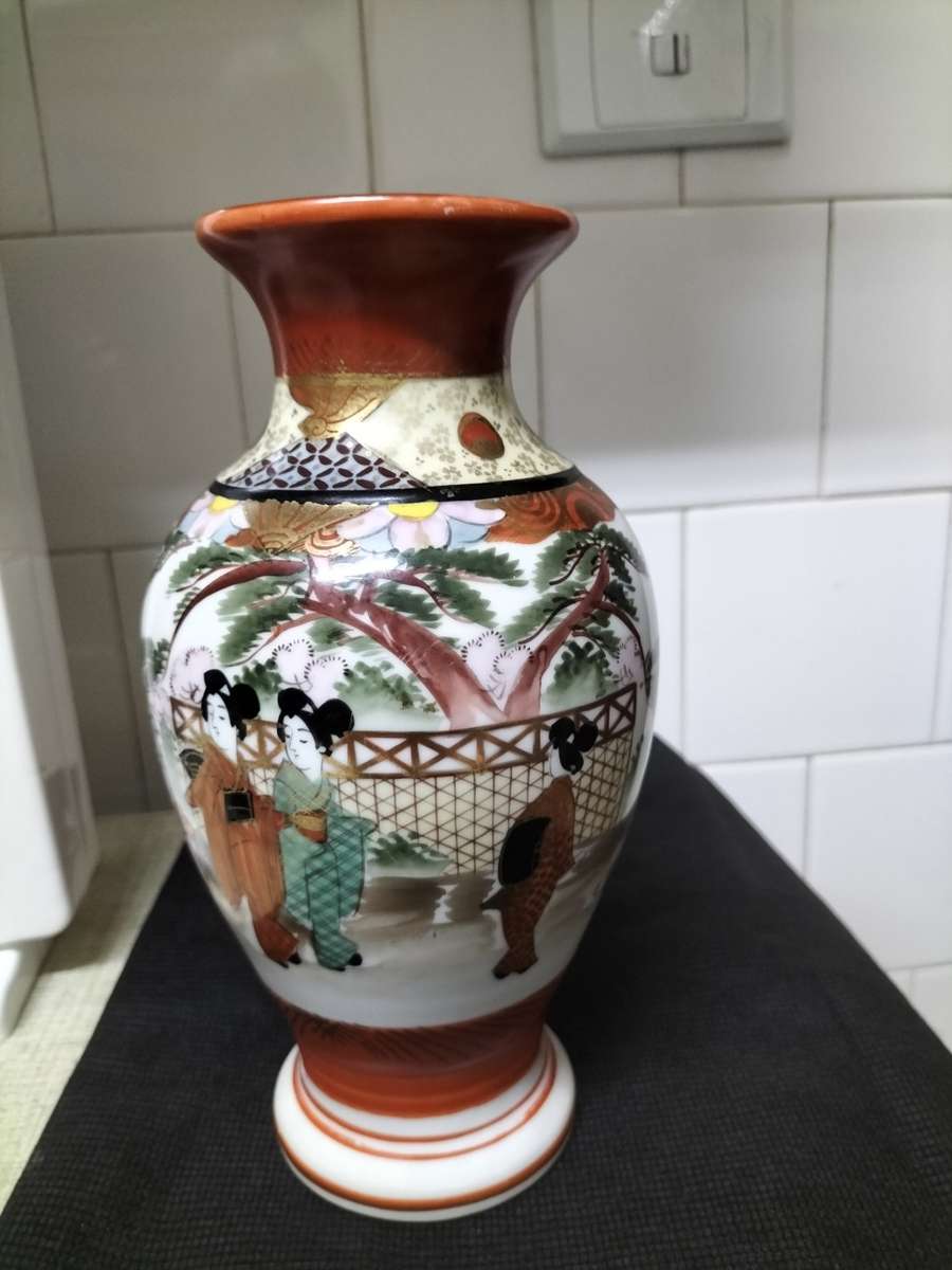 *##A LARGE VINTAGE CHINESE CERAMIC URN