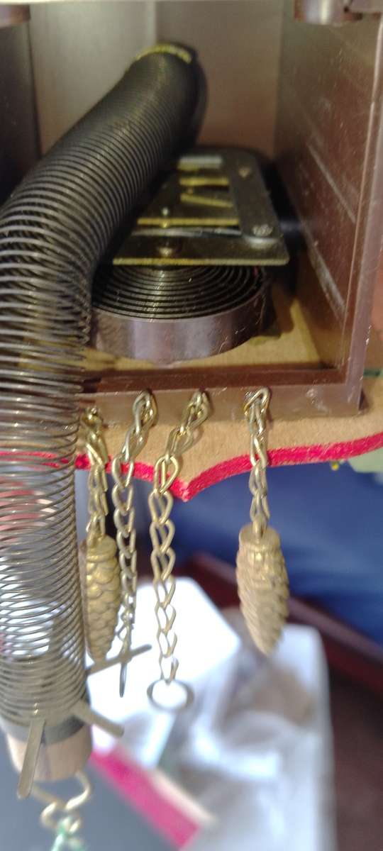 A VINTAGE MINATURE WINDUP CUCKOO CLOCK.. no key