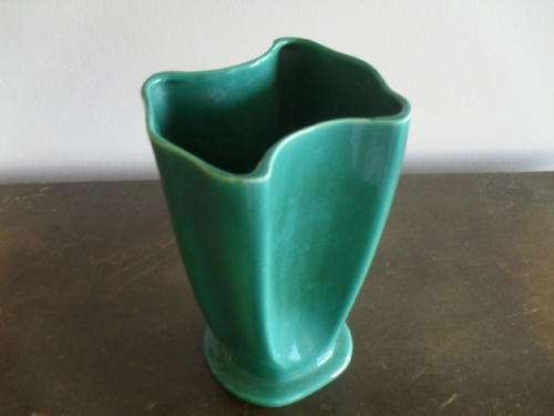 A LOVELY GREEN LUCIA 7009 VASE