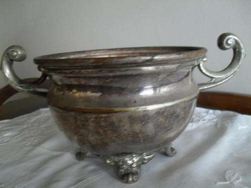 A BEAUTIFUL HEAVY SILVER PLATED FLOWER POT -Goodwin Plate SP on C