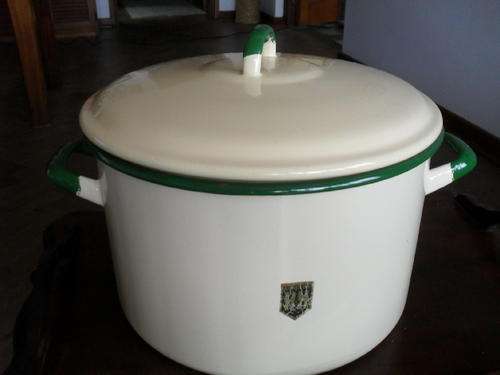 A HUGE VINTAGE HENDLERS YELLOW AND GREEN ENAMEL COOKING POT AND LID