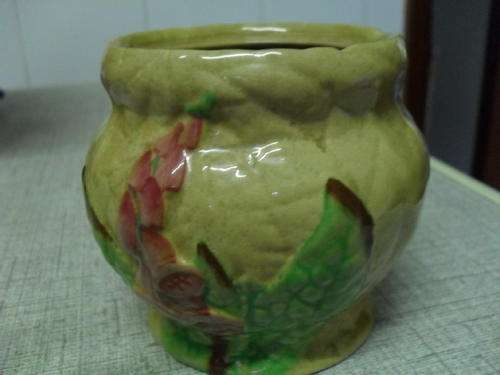 ARE LOOKING FOR THIS CARLTONWARE VESSEL -AUSTRALIAN DESIGN -MADE IN ENGLAND