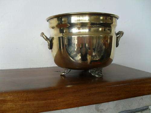A CUTE VINTAGE BRASS PLANT  HOLDER with 3 feet and 2 handles