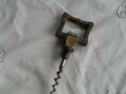 A VINTAGE METAL BOTTLE CORK REMOVER