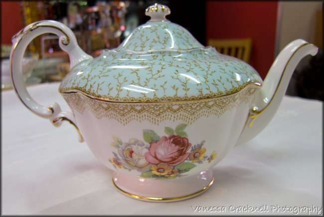 PARAGON TEAPOT - PALE AQUA BLUE WITH GILT & ROSE PATTERN - EXCELLENT CONDITION