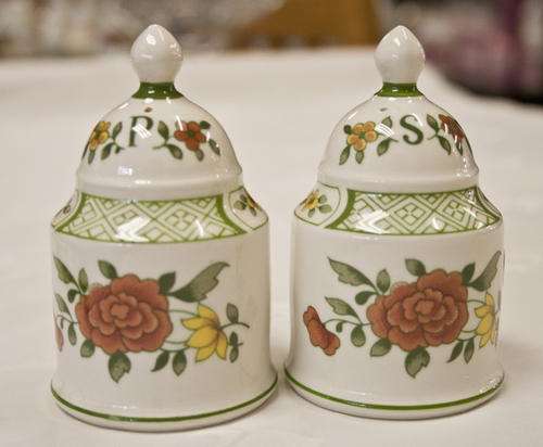 VILLEROY & BOCH CRUET SET -  SALT & PEPPER - TWO SETS AVALIABLE - IN EXCELLENT CONDITION
