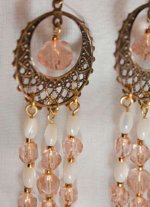 VINTAGE GLASS BEAD EARRINGS - PEARL AND PINK BEADS - DELICATE DETAIL