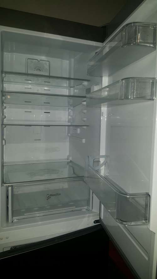 Whirlpool fridge and freezer 6th sense at price to go still in warranty!!