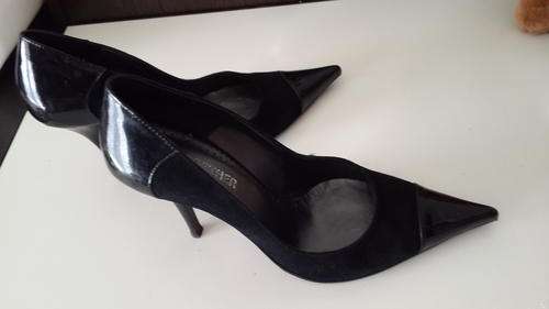 Italian finest leather shoes size 4 like new for sale
