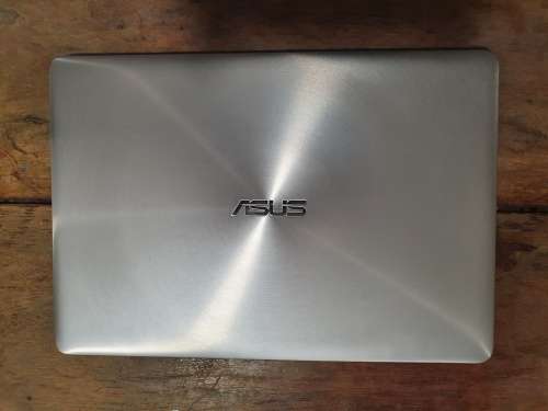 Slim Asus Zenbook notebook UX330U - 256 Gb SSD and High resolution screen