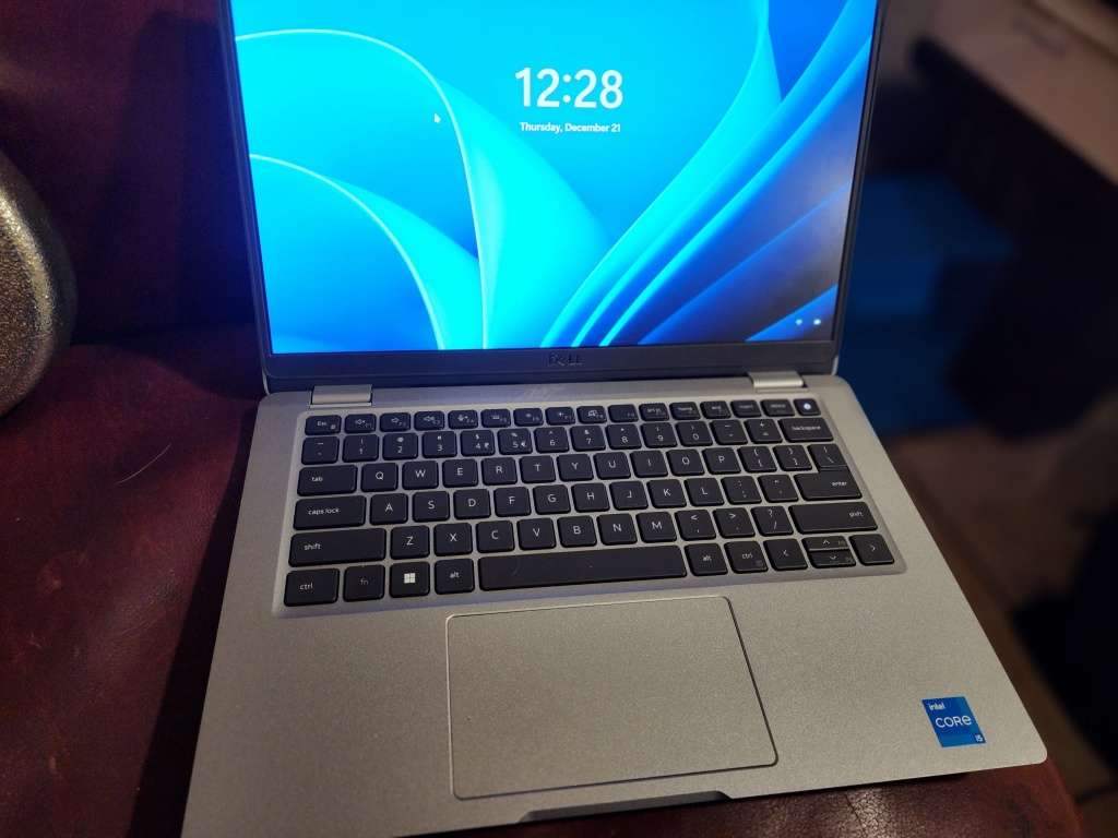 ***Dell laptop: Latitude 5330 ***  ` i5 12th gen *** 16gb/256gb!!!
