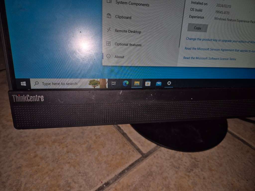 Lenovo All-in-One Desktop PC - i5 9th gen/16gb/250gb