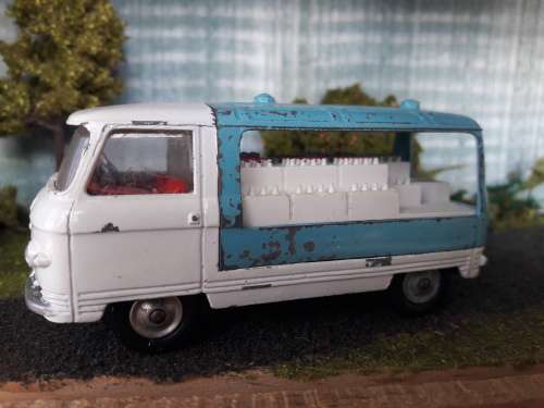 CORGI 466 COMMER MILK FLOAT