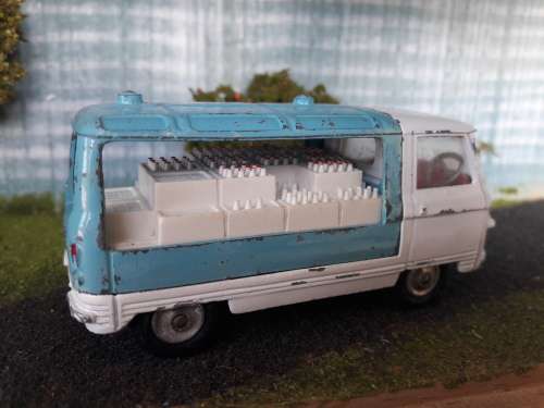 CORGI 466 COMMER MILK FLOAT