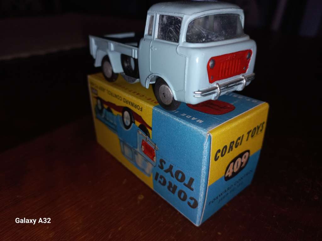 Corgi Jeep no 409