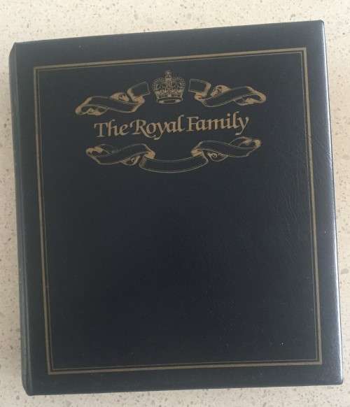 QE -  GREAT BRITAIN   - ROYAL FAMILY ALBUM FULL OF COIN COVERS - HIGH VALUE LOT