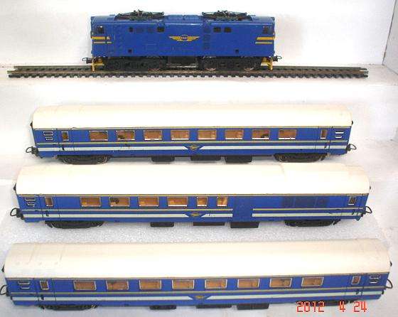 LIMA HO: SAR E444 Blue Train Set in a good operating condition.Not boxed. (Made in Italy)